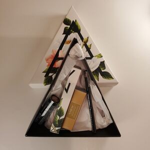 🎀3 for $25🎀 Avon A-Box 'Your Spring Essentials'